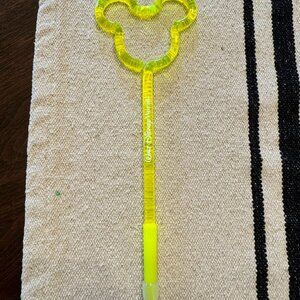 Vintage Mickey Mouse Disneyworld Neon Yellow Pen-pen not working